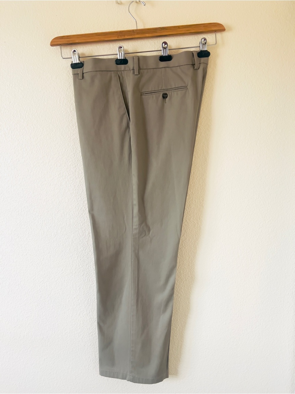 Dockers Men's Classic Slim Fit Chino Pants - Khaki color Size 38x29